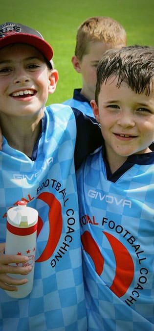 Sport-Club-GYM-Web-Design-Making-a-Clip-Inviting-Friends-BG طراحی سایت باشگاه ورزشی و راه اندازی وب سایت انواع باشگاه های ورزشی و موسسات فرهنگی ورزشی و پرتال هواداران و کلوب طرفداران باشگاه های ورزشی و تیم های مطرح فوتبال و سامانه ثبت نام باشگاه ورزشی و خرید اینترنتی کالاهای باشگاهی - تهیه کلیپ دعوت از دوستان