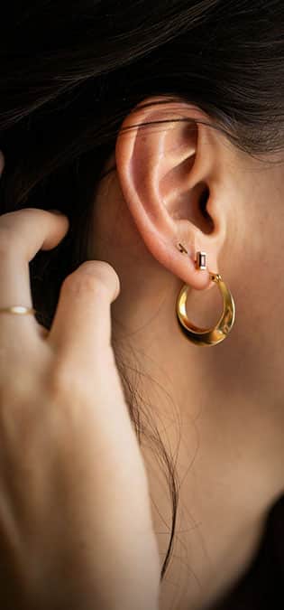 Gold-Jewelry-Shop-Web-Site-Design-Professional-Gold-and-Jewelry-Promotion-Videos طراحی سایت طلا و جواهر و ساخت وب سایت طلا فروشی و طراحی سایت جواهرات و طراحی وب سایت طلا و جواهر و طراحی وب سایت طلا و جواهر و طراحی سایت فروشگاه طلا و ساخت فروشگاه آنلاین جواهرآلات و طراحی سایت طلافروشی و فروش اینترنتی طلاجات زینتی و طراحی وبسایت کارگاه طلاسازی و تولیدی جواهر - ویدیوهای پروموشن حرفهای طلا و جواهرات