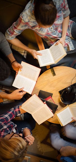Book-Web-Site-Design-Idea-Online-Discussion-of-Book-Readers طراحی سایت کتاب و طراحی وب سایت کتاب و ساخت سایت کتاب و راه اندازی سایت نویسنده کتاب و معرفی کتاب جدید و وب سایت اختصاصی یک کتاب خاص و پرتال بانک اطلاعاتی فهرست کتب و تازه های صنعت نشر و صنعت کتاب - گفتگوی آنلاین خوانندگان کتاب