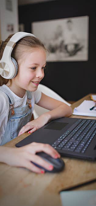 Baby-Kids-Children-Web-Site-Design-Idea-Online-Classes-with-Virtual-Teachers طراحی وب سایت کودک و طراحی سایت برای کودکان و طراحی وب سایت برای کودکان بر اساس بهترین نمونه طراحی سایت کودکان و بررسی نمونه طراحی سایت کودک و ساخت سایت برای کودکان با طراحی کودکانه - کلاسهای آنلاین با معلمان مجازی